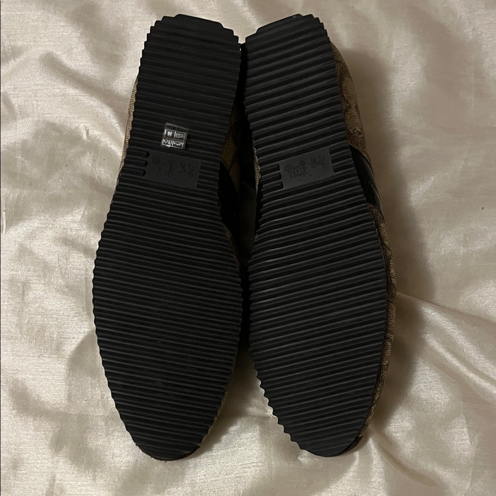 COACH Women's Stylish Brown and Black Shoes - Picture 6 of 12
